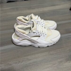 Nike huarache size kids 6Y or 7 womens.
